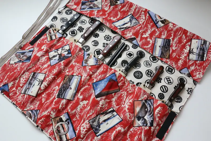 Akaukiyoe-Ura-Konkamon Japanese Knife Roll – 7-Pocket Storage Sleeve 1