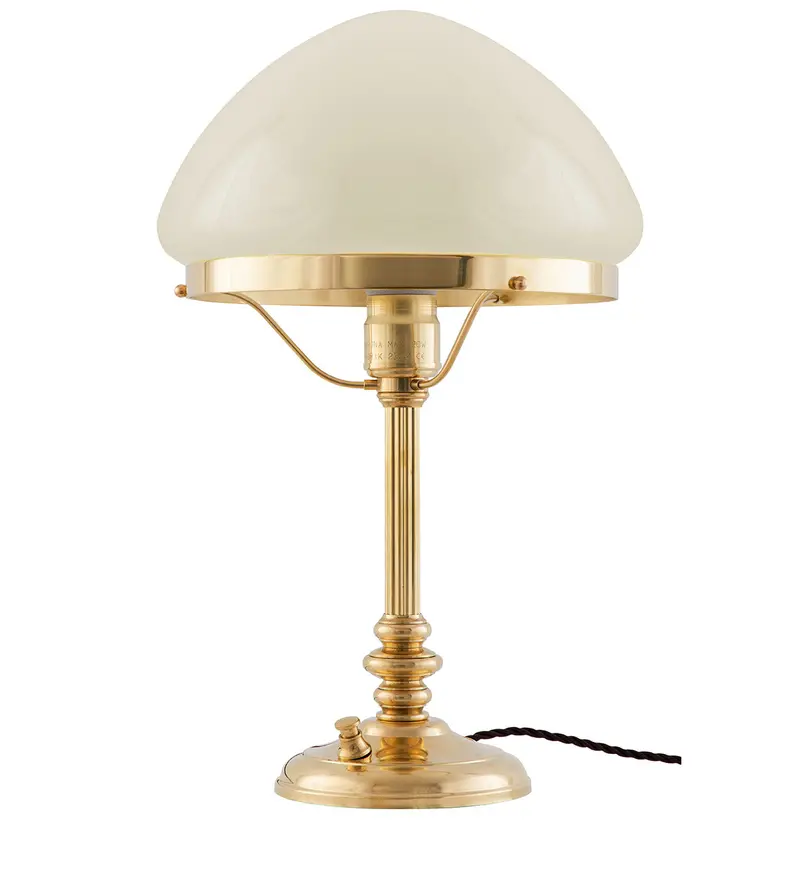 Bordslampa I Mässing Med Toppig Benvit Skärm – Karlfeldt-Design 1