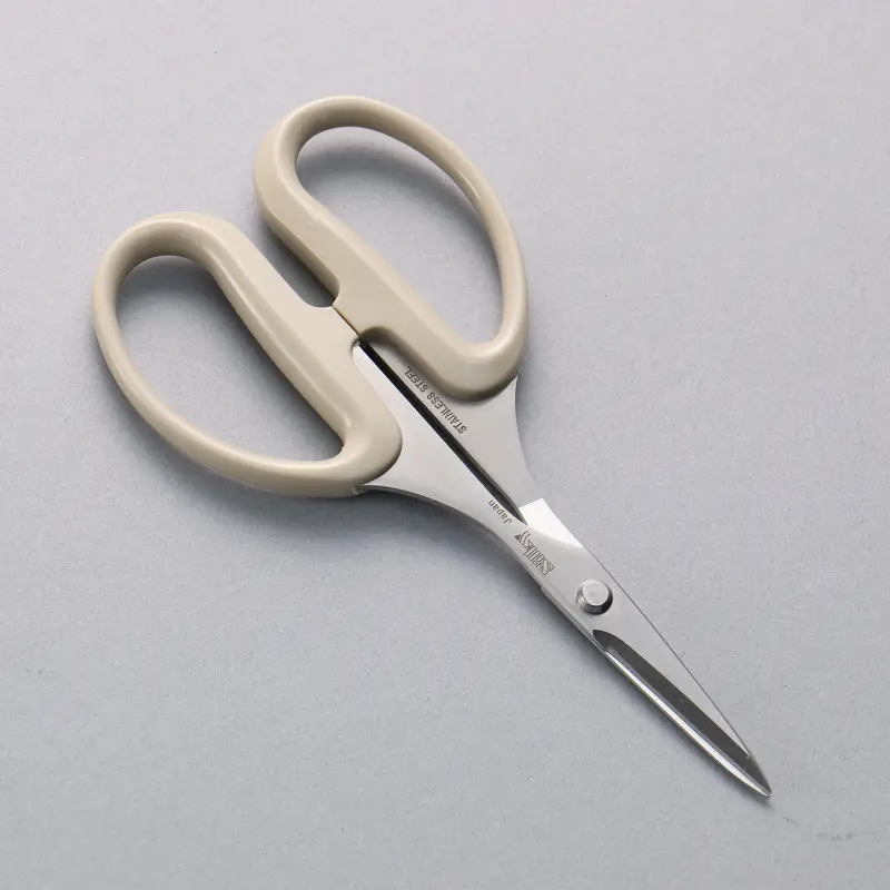 Silky Stainless Steel All-Purpose Scissors – Ecru Plastic Handle 1