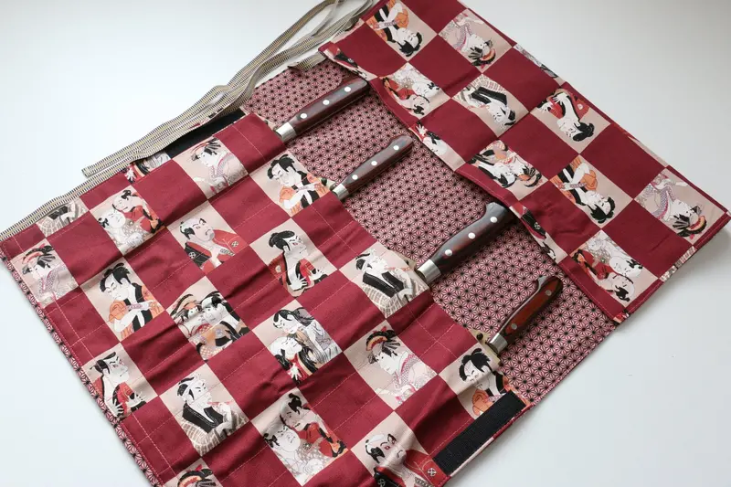Traditional Japanese Knife Roll – Akakabuki-Ura-Akakasuri Pattern, 4-Pocket Design 1