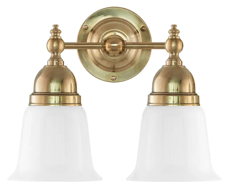 Vägglampa I Mässing Med Opalvit Klockformad Skärm – Bergman-Design 1